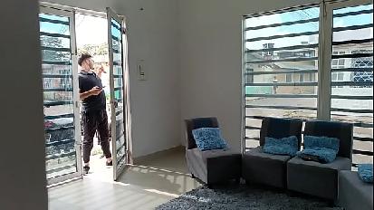 Arriva la governante e io lo pago col sesso perché non ho soldi