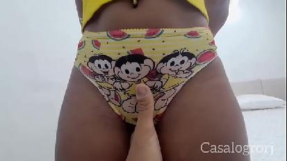 Vero gioco con la mia figliastra in mutandine sexy prima di andare al lavoro